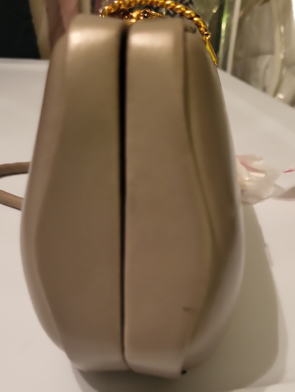 Elegant Taupe Crossbody Bag with Gold Chain By Formell By Paris. - Picture 9 of 14